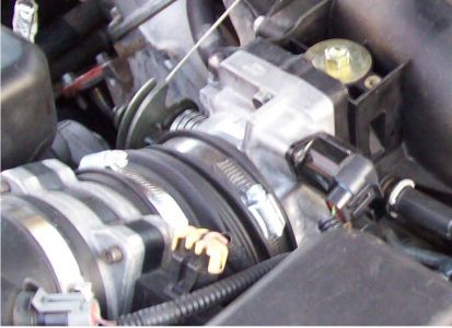 https://images.2carpros.com/forum/automotive_pictures/133498_throttle_1.jpg