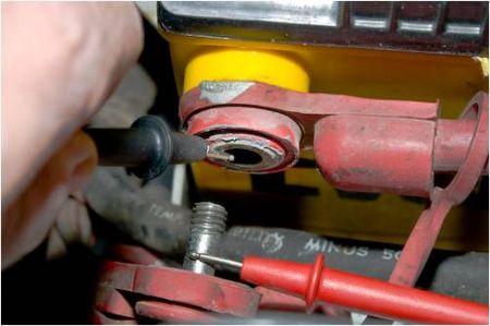 https://images.2carpros.com/forum/automotive_pictures/248015_Battery_and_Meter_1.jpg