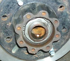 https://images.2carpros.com/forum/automotive_pictures/249564_78ford60hub_1.jpg
