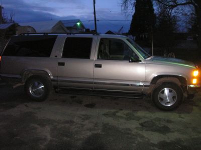 https://images.2carpros.com/forum/automotive_pictures/310266_A_picture_of_1999_Suburban_Feb09_1.jpg