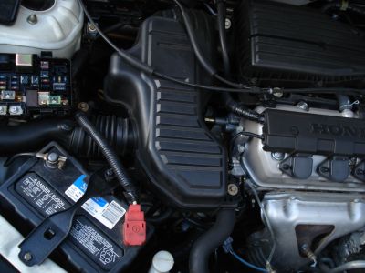 https://images.2carpros.com/forum/automotive_pictures/312054_CarBattEngine_1.jpg