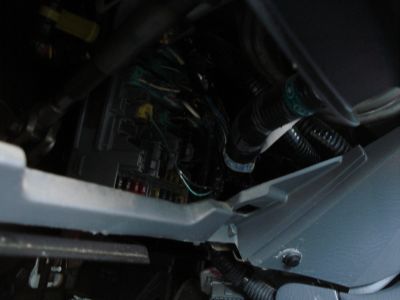 https://images.2carpros.com/forum/automotive_pictures/312054_FuseBoxInCar_1.jpg