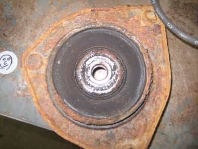 https://images.2carpros.com/forum/automotive_pictures/314311_Strut_Mount_1.jpg