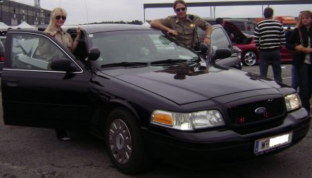 https://images.2carpros.com/forum/automotive_pictures/348741_Ford_Crown_Vic_bearb_1.jpg