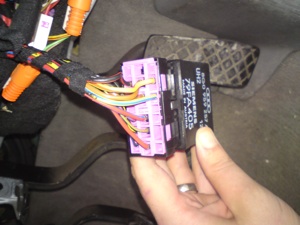 https://images.2carpros.com/forum/automotive_pictures/402500_window_control_module_2.jpg