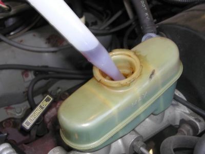 https://images.2carpros.com/forum/automotive_pictures/433905_master_cylinder_1.jpg