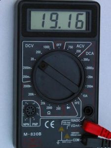 https://images.2carpros.com/forum/automotive_pictures/435113_digitalvoltmeter_1.jpg