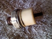 https://images.2carpros.com/forum/automotive_pictures/490306_oilSwitch_2.jpg