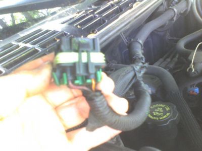 https://images.2carpros.com/forum/automotive_pictures/520351_clip_view_with_wire_insertion_1.jpg