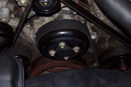 https://images.2carpros.com/forum/automotive_pictures/55316_pumppulleybolts2_1.jpg