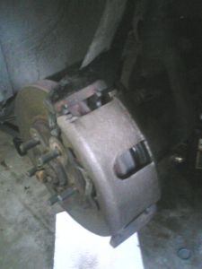 https://images.2carpros.com/forum/automotive_pictures/563324_caliper_1.jpg