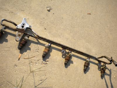 https://images.2carpros.com/forum/automotive_pictures/584119_fuel_rail_001_1.jpg