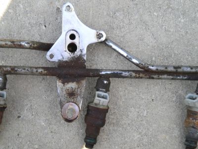 https://images.2carpros.com/forum/automotive_pictures/584119_fuel_rail_002_1.jpg