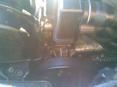 https://images.2carpros.com/forum/automotive_pictures/64040_pick_of_oil_leak_2.jpg