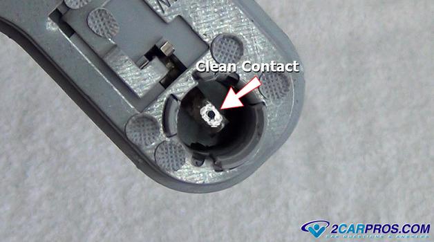 clean bulb contact
