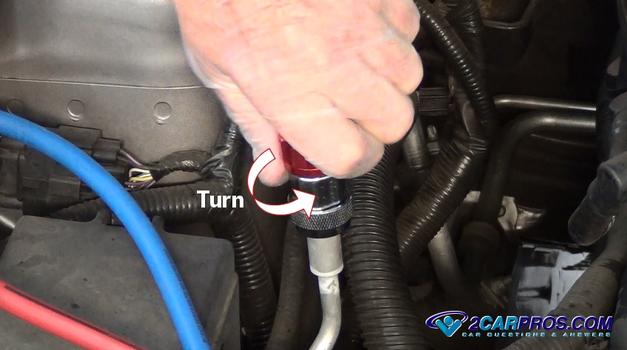 close ac gauge valve