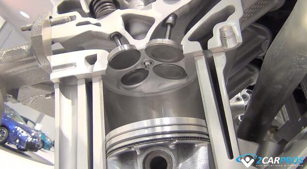 how an automotive engine cylidner head works