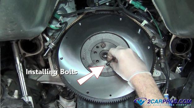 install fly wheel bolts
