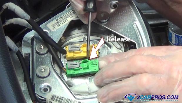 release airbag mounting clip