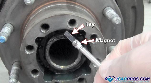 remove axle nut retainer key