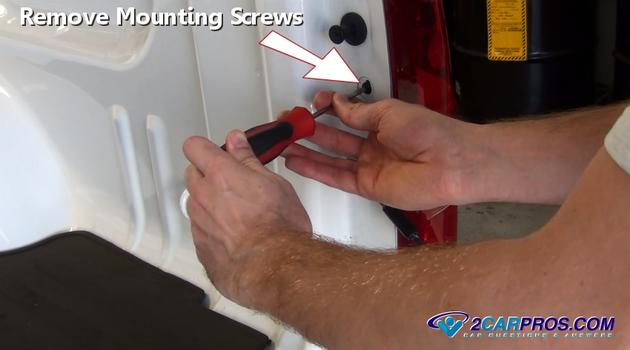 remove reverse bulb lens