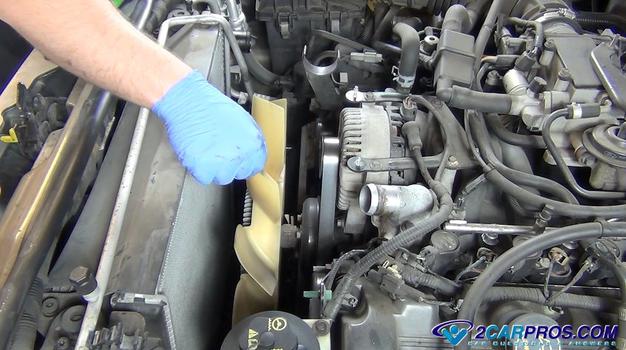 symptoms of a bad fan clutch