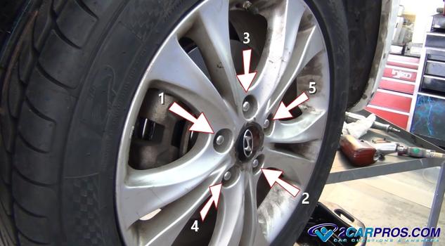 tighten lug nuts in a star pattern