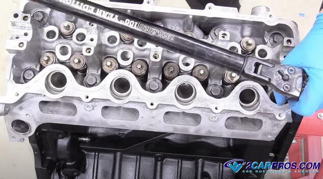 tighten torque cylinder head bolts